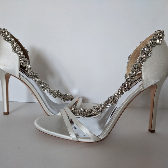 badgley mischka voletta crystal embellished sandal